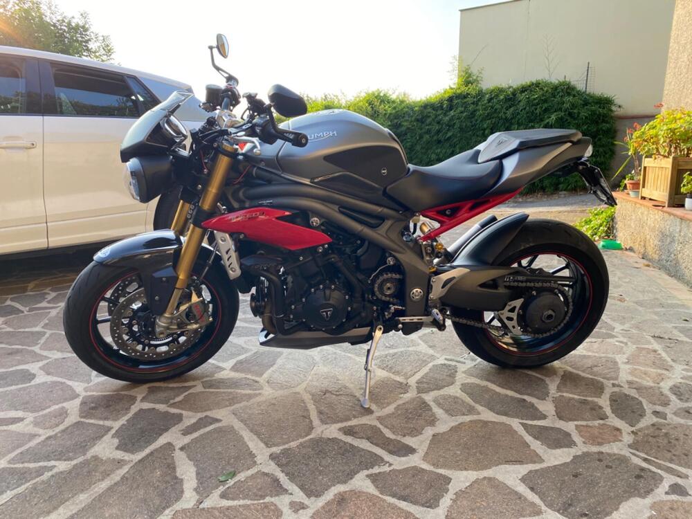 Triumph Speed Triple 1050 R ABS (2016 - 17) (2)