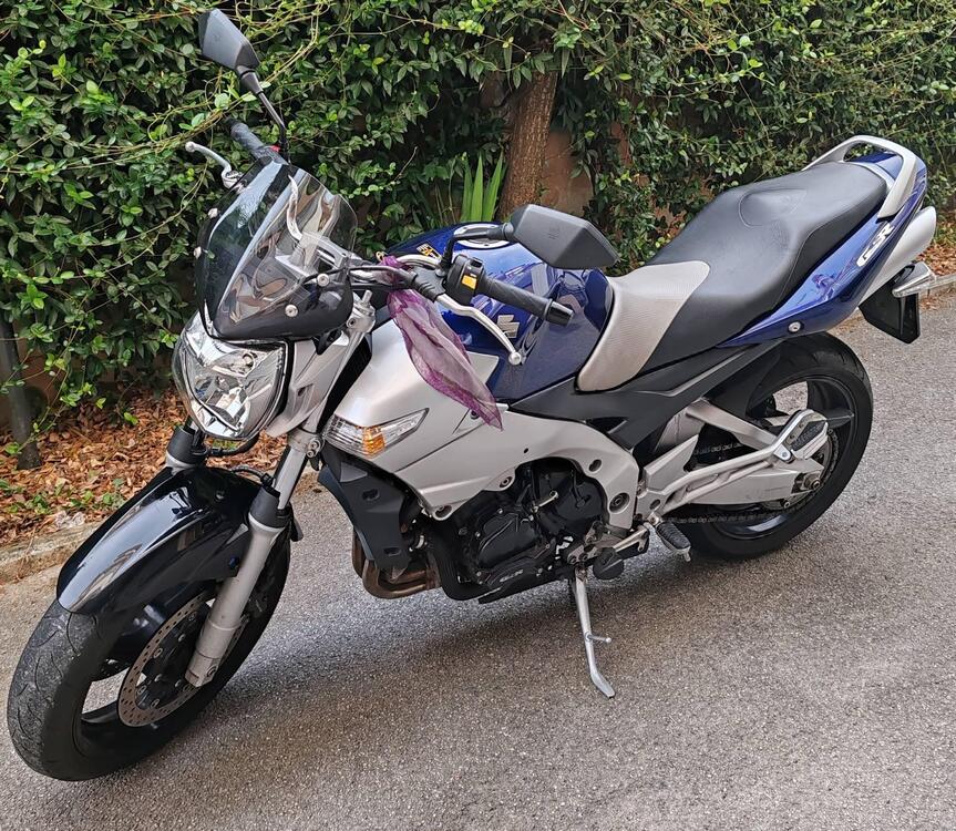 Suzuki GSR 600 (2006 - 11) (2)