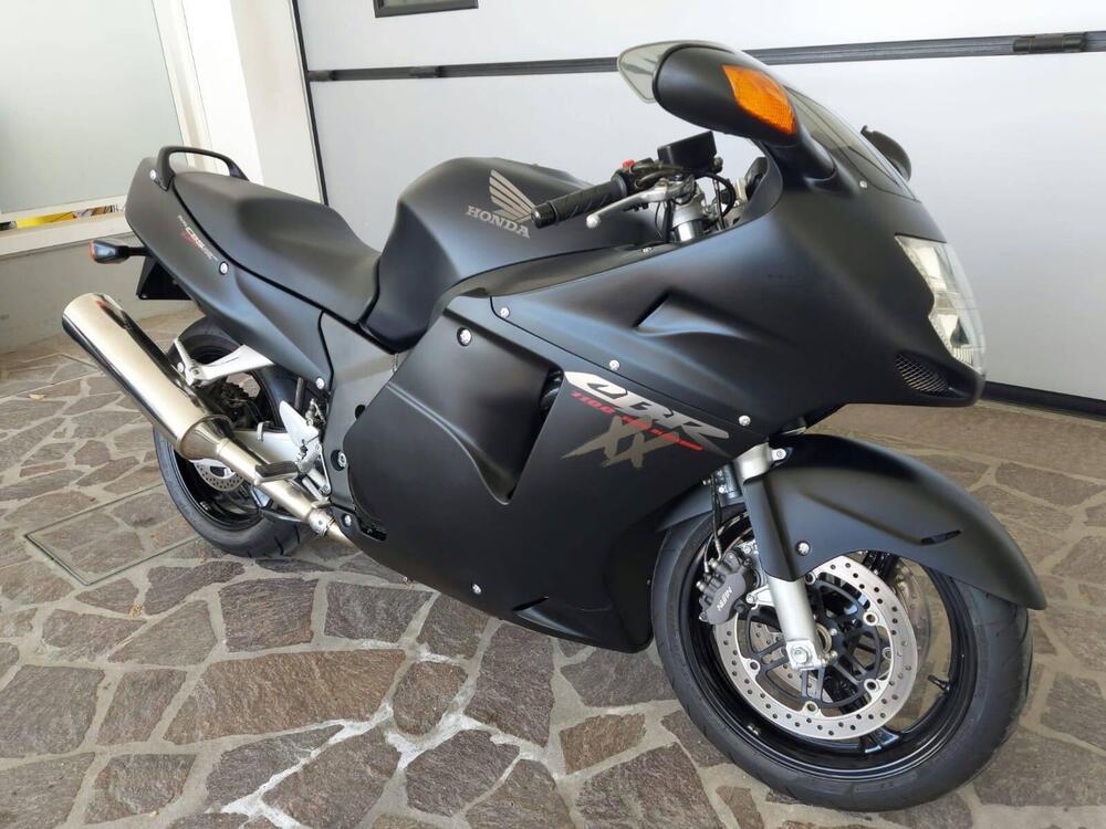 Honda CBR 1100 XX Superblackbird (1996 - 98) (2)