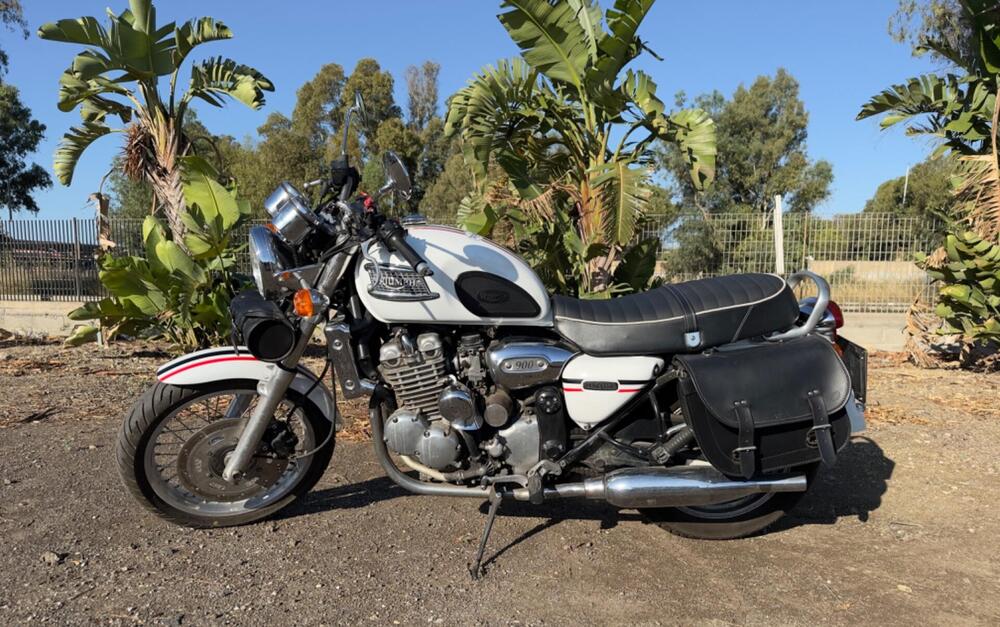 Triumph Thunderbird 900 (2)