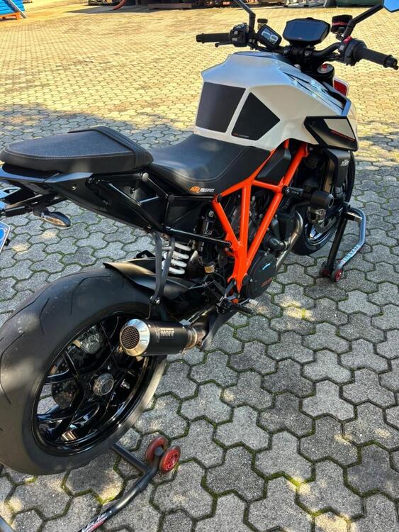 KTM 1290 Super Duke R (2019) (2)