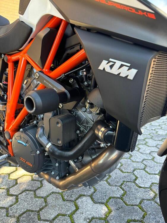 KTM 1290 Super Duke R (2019) (3)