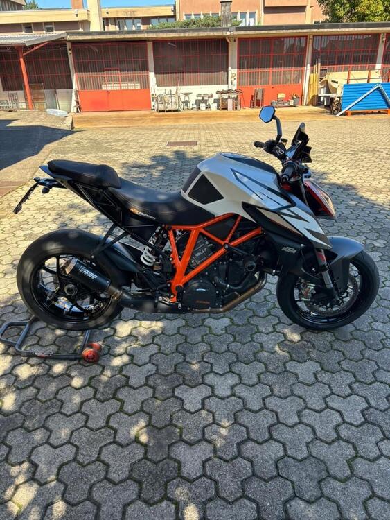 KTM 1290 Super Duke R (2019) (4)