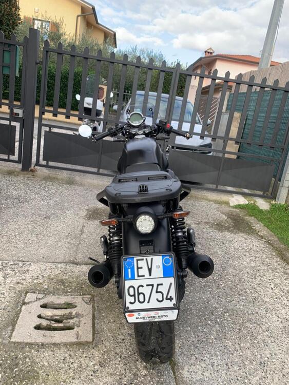 Moto Guzzi V7 Stone (2021 - 24) (3)