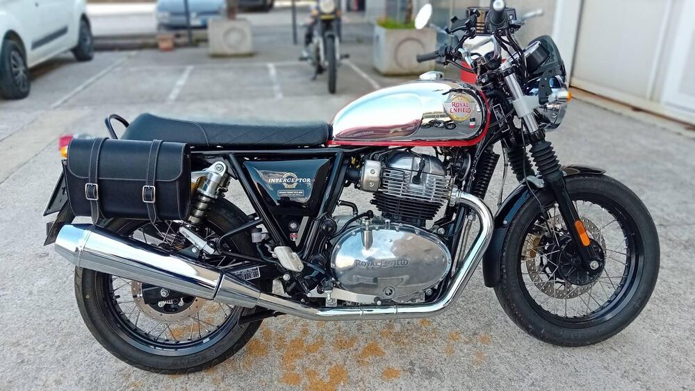 Royal Enfield Interceptor 650 Chrome (2020) (2)