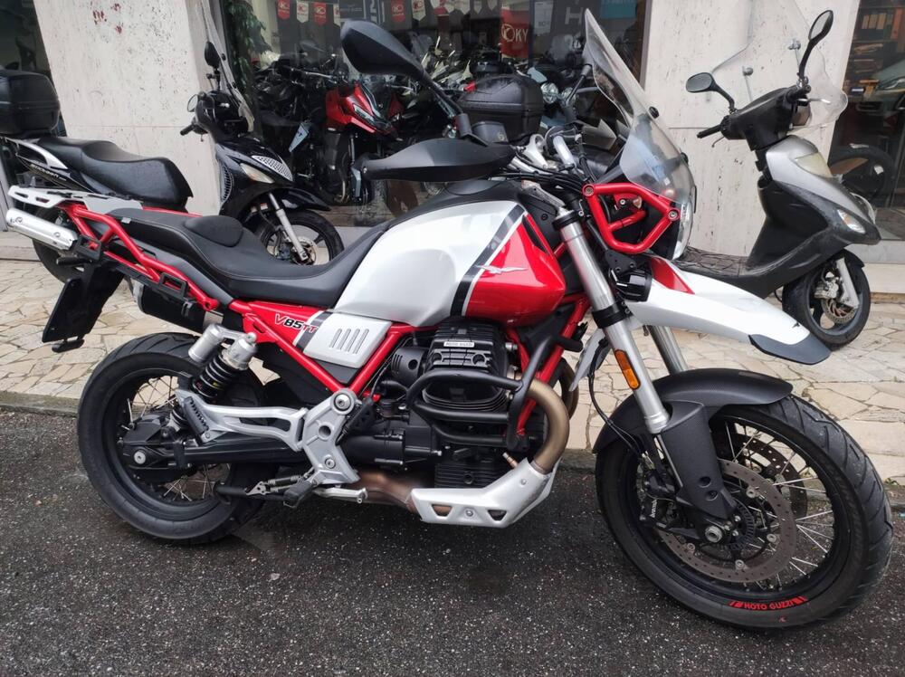 Moto Guzzi V85 TT Evocative Graphics (2019 - 20) (2)