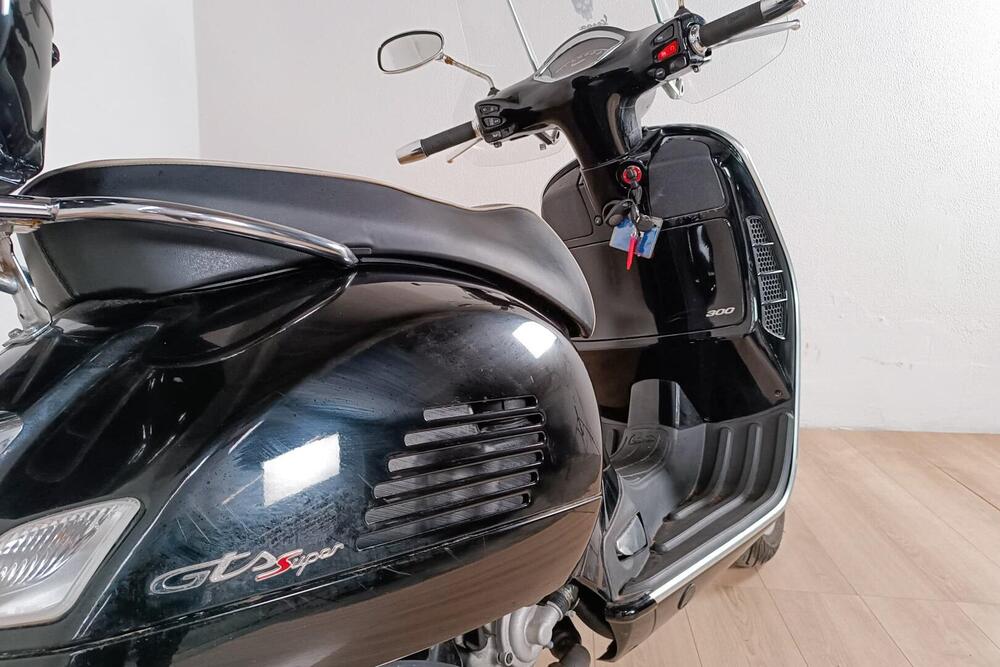 Vespa GTS 300 Hpe Super Tech (2019) (4)