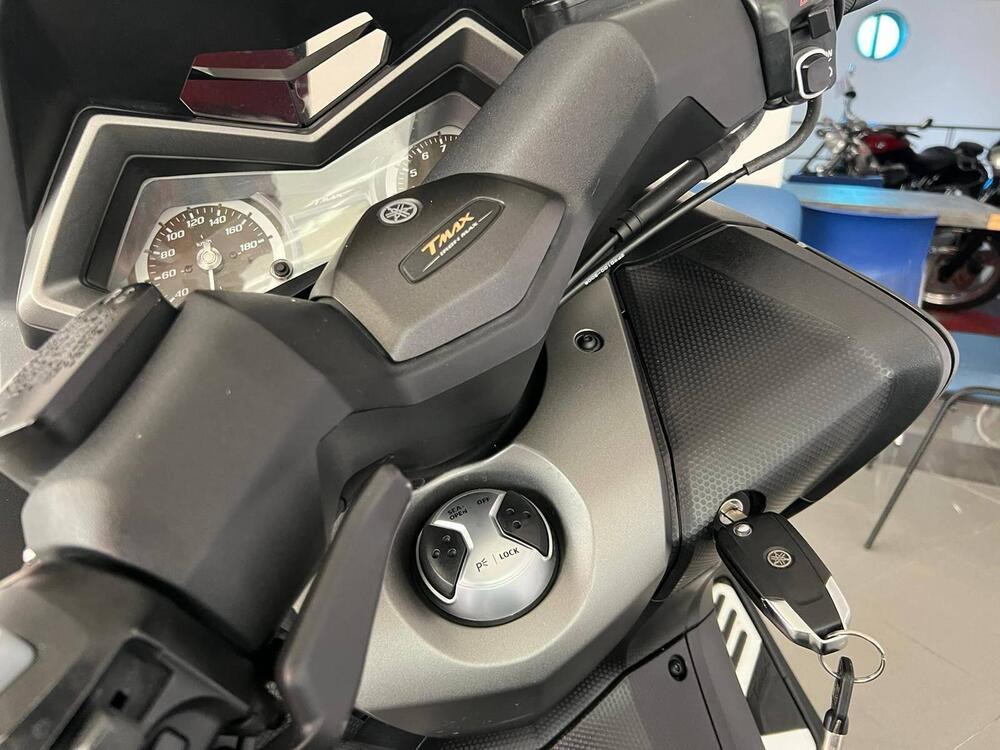 Yamaha T-Max 530 Iron Max (2014 - 17) (4)