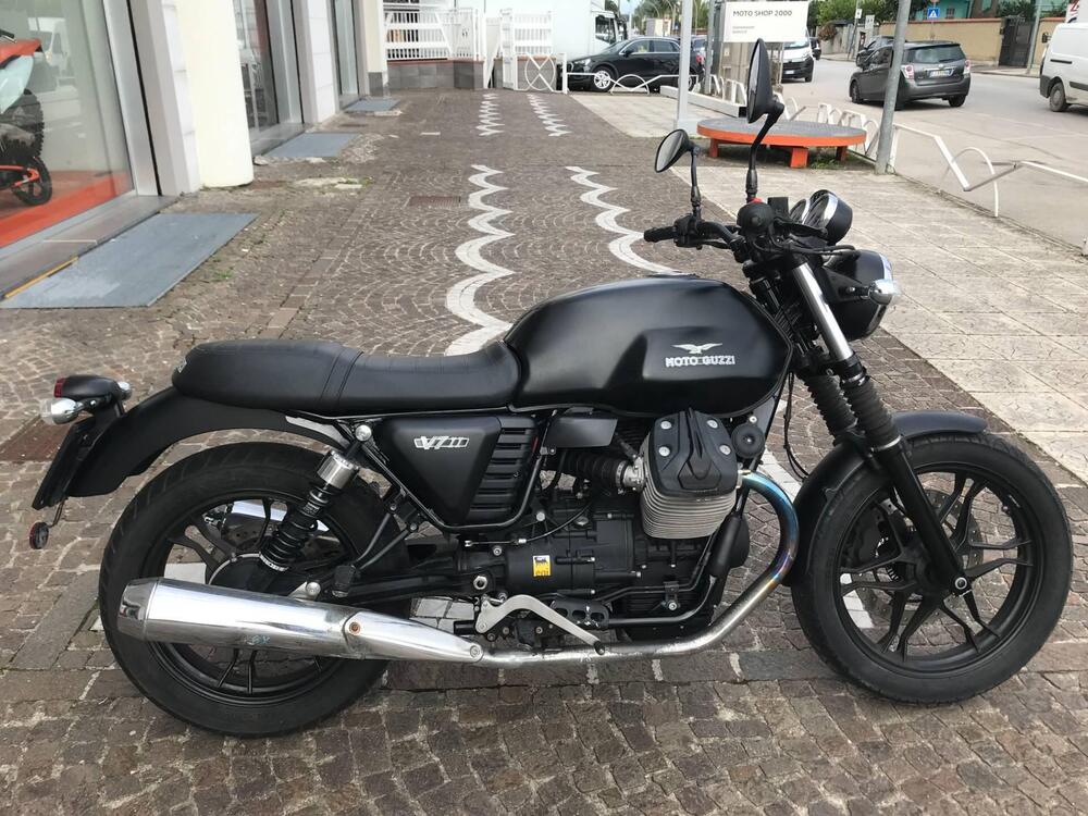 Moto Guzzi V7 II Stone (2015 - 17)