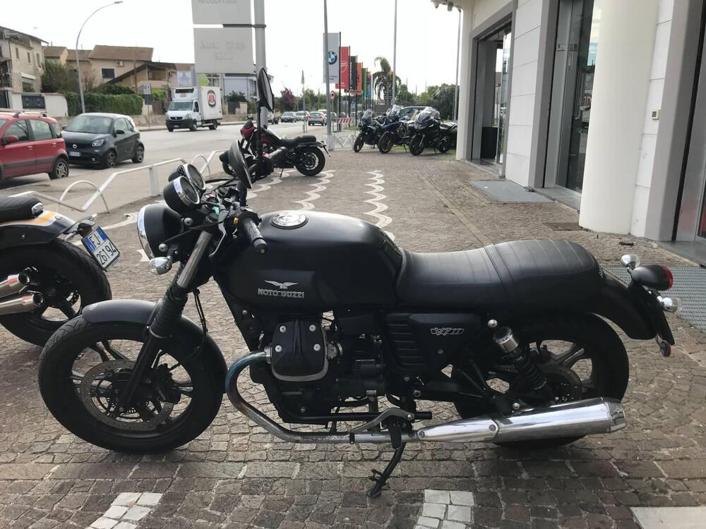 Moto Guzzi V7 II Stone (2015 - 17) (3)