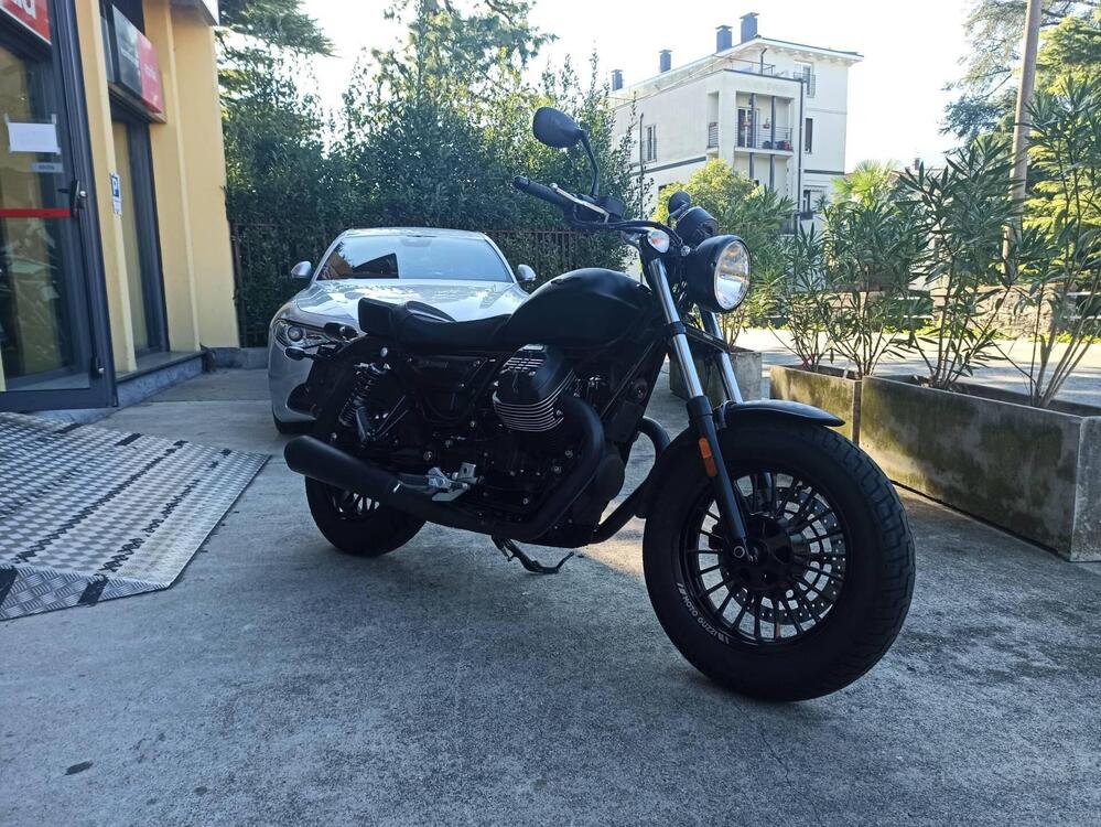 Moto Guzzi V9 Bobber (2018 - 20) (2)