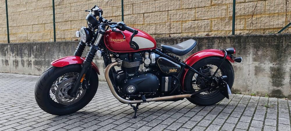 Triumph Bonneville Bobber 1200 Gold Line Edition (2022) (2)