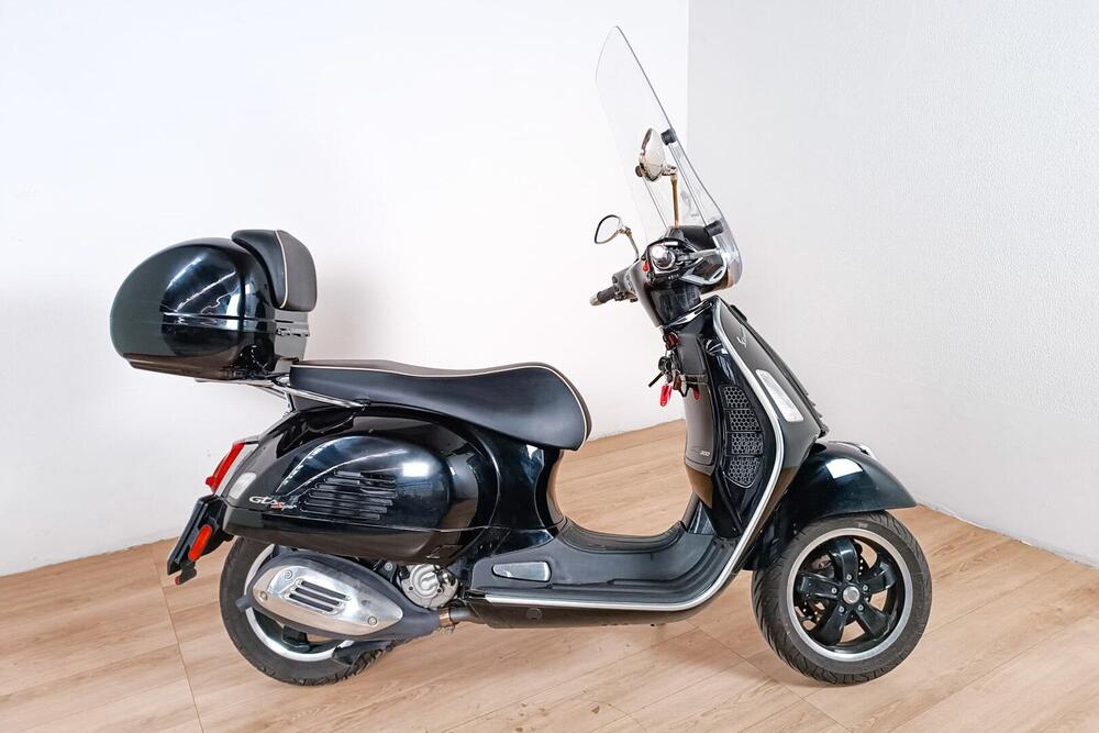 Vespa GTS 300 Hpe Super Tech (2019)