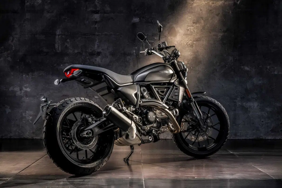 Ducati: nuove Scrambler Icon Dark e Full Throttle 2025 (3)
