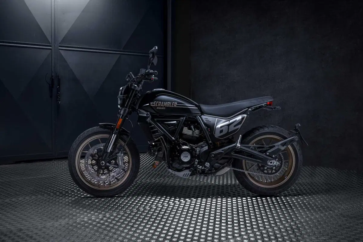 Ducati: nuove Scrambler Icon Dark e Full Throttle 2025 (2)