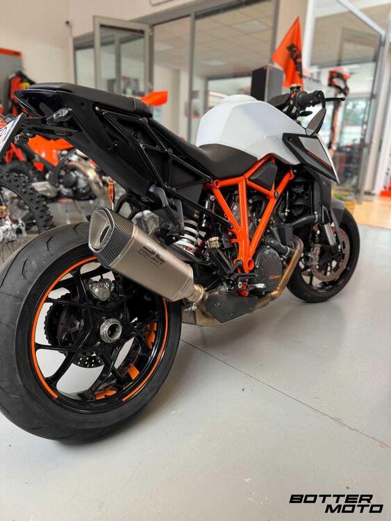 KTM 1290 Super Duke R (2019) (2)