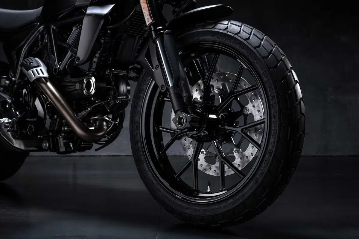 Ducati: nuove Scrambler Icon Dark e Full Throttle 2025 (9)