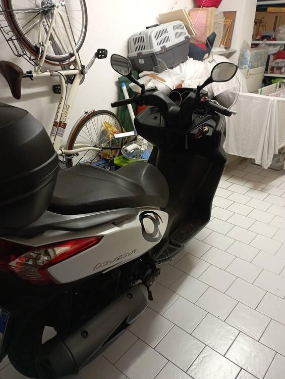 Kymco Downtown 300i (2009 - 17) (4)