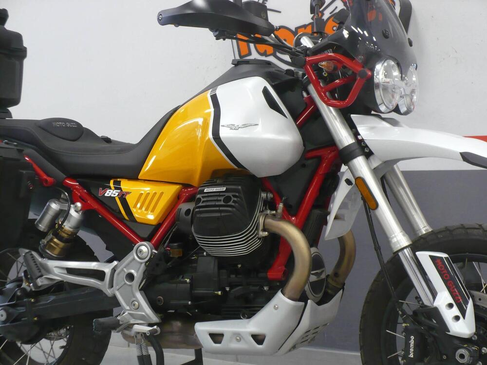 Moto Guzzi V85 TT Evocative Graphics (2021 - 23) (5)