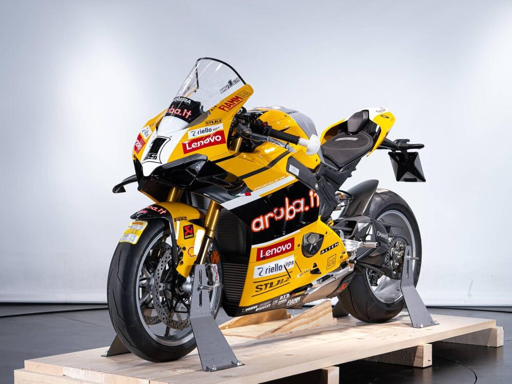 Ducati Panigale V4 Bagnaia 2022 World Champion Replica (2023) (4)