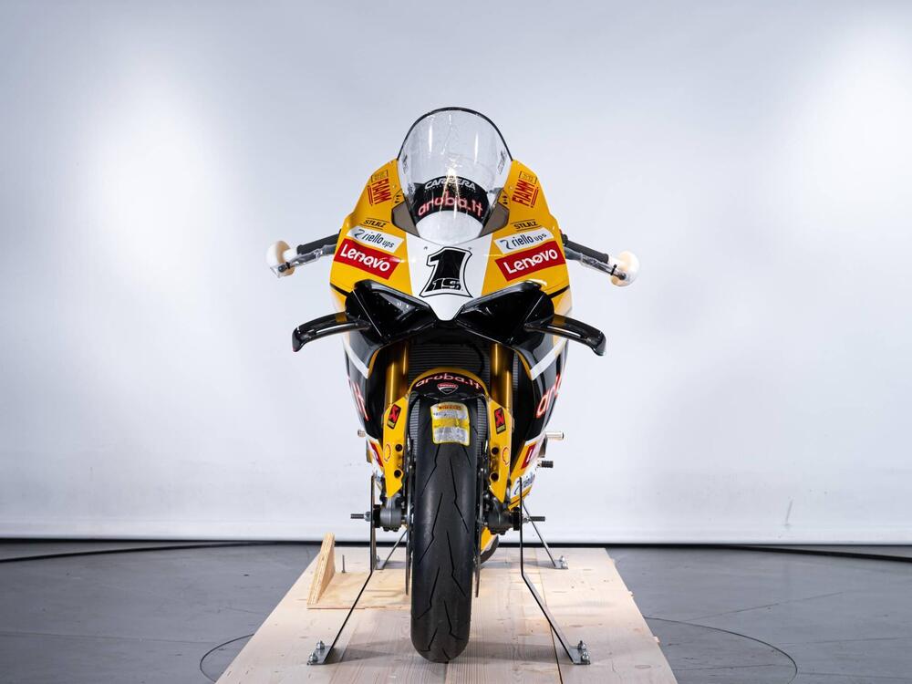 Ducati Panigale V4 Bagnaia 2022 World Champion Replica (2023) (5)