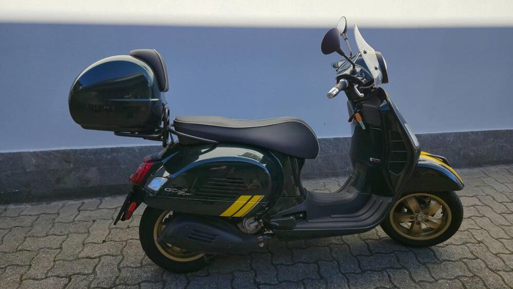 Vespa GTS 300 Super Racing Sixties Hpe (2021 - 22) (4)