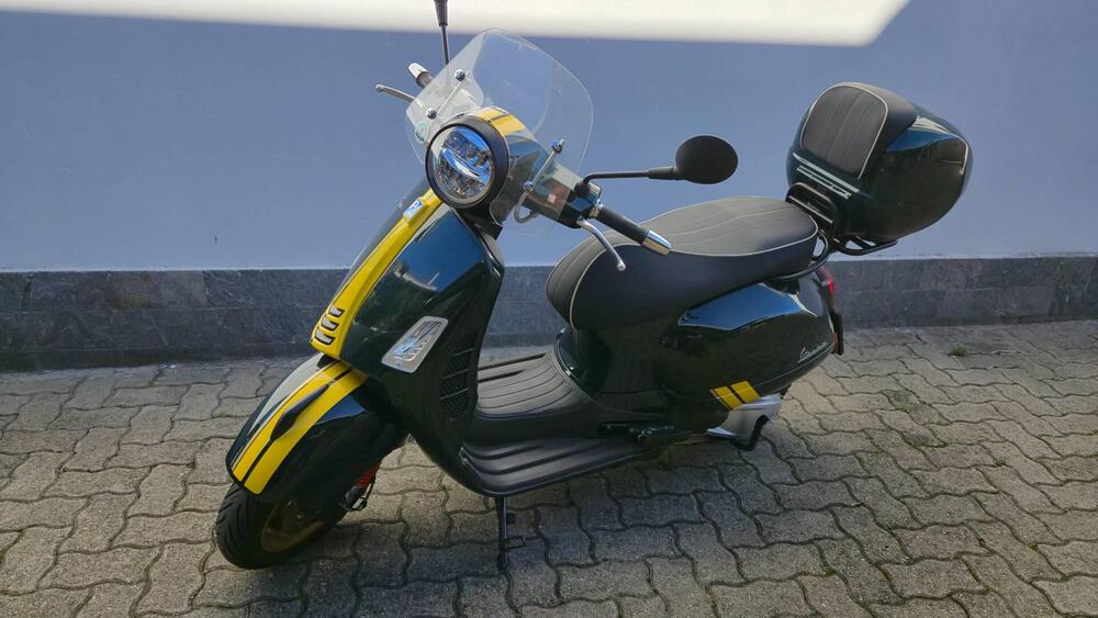 Vespa GTS 300 Super Racing Sixties Hpe (2021 - 22) (2)