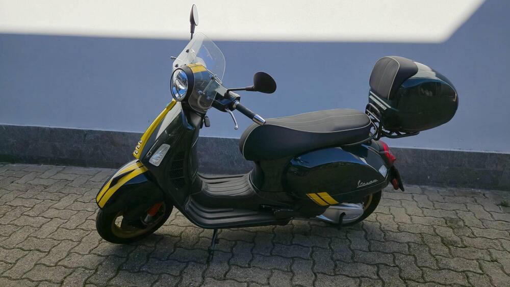 Vespa GTS 300 Super Racing Sixties Hpe (2021 - 22) (3)