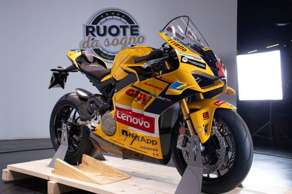 Ducati Panigale V4 Bagnaia 2022 World Champion Replica (2023) (3)