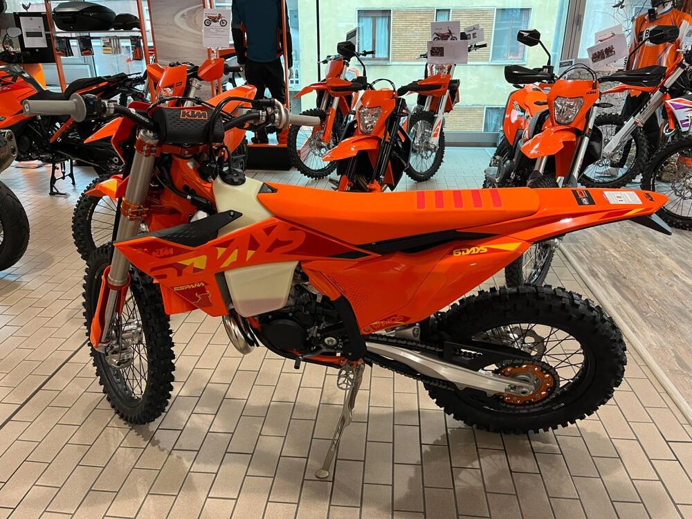 KTM 300 EXC Six Days (2025) (2)