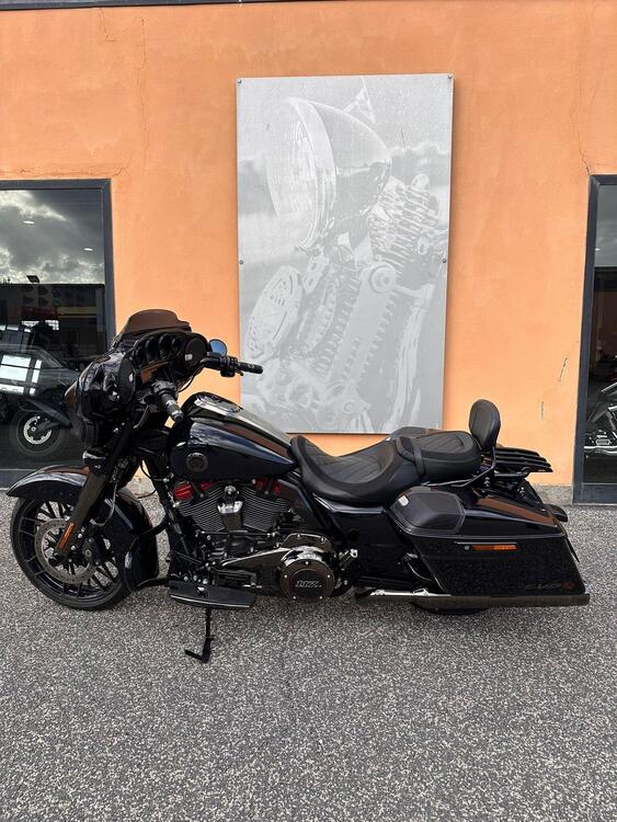 Harley-Davidson 117 Street Glide (2022) - FLHXSE (5)