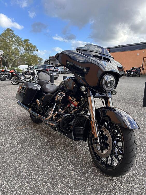 Harley-Davidson 117 Street Glide (2022) - FLHXSE (3)