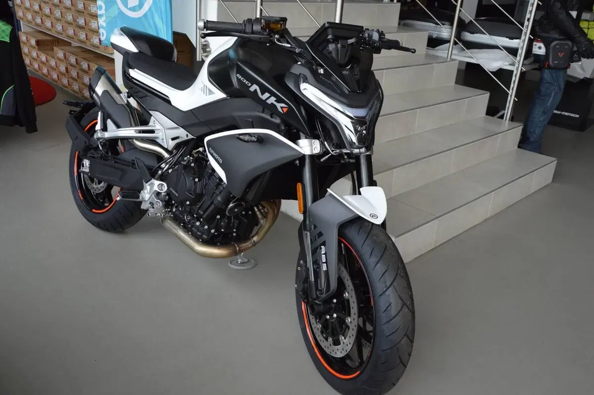 CFMOTO 800NK Advanced (2023 - 26)