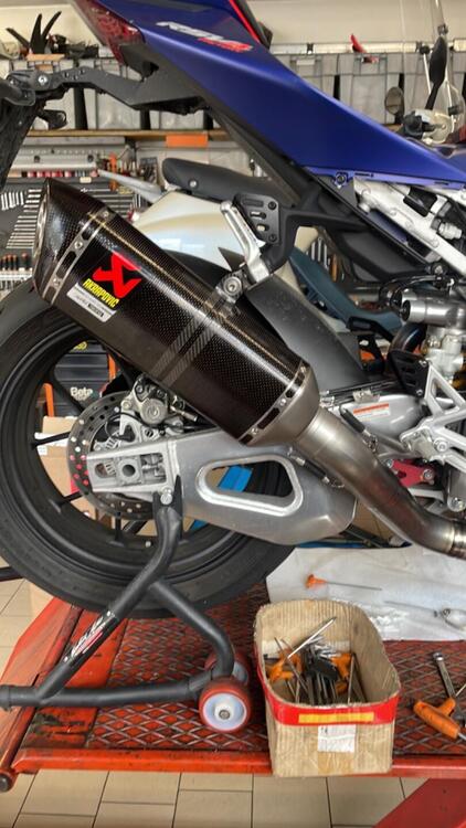 Aprilia RSV4 1100 Factory (2021 - 24) (4)