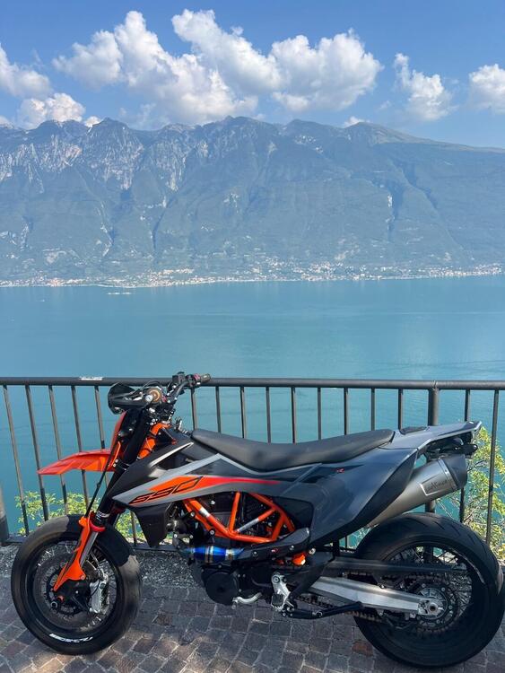 KTM 690 SMC R (2021-22) (2)