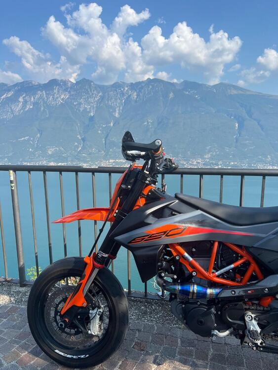 KTM 690 SMC R (2021-22) (4)