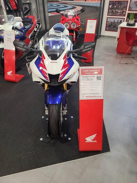 Honda CBR 1000 RR-R Fireblade SP 30th Anniversary (2022 - 23) (3)