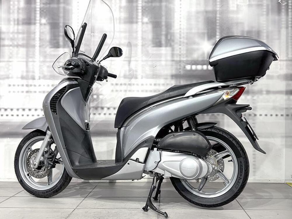 Honda SH 150 i (2009 - 12) (2)