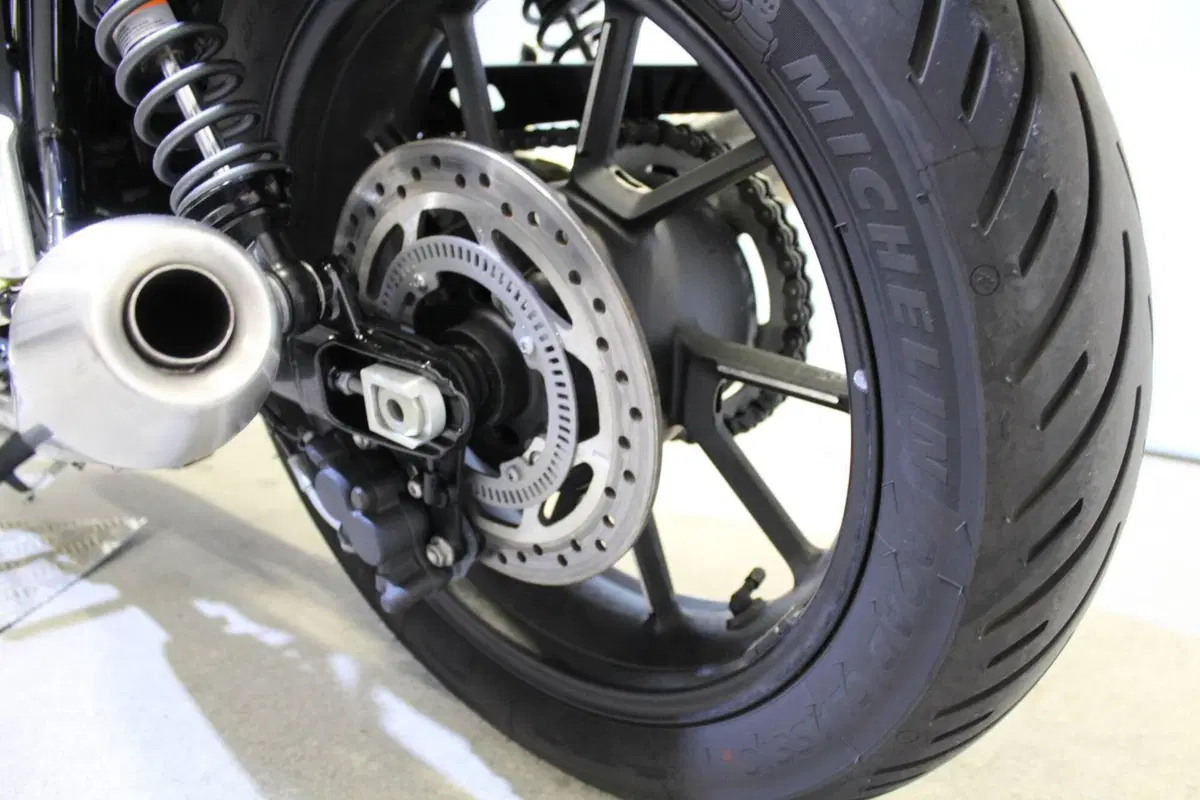 Triumph Speed Twin 900 Chrome Edition (2023) (15)