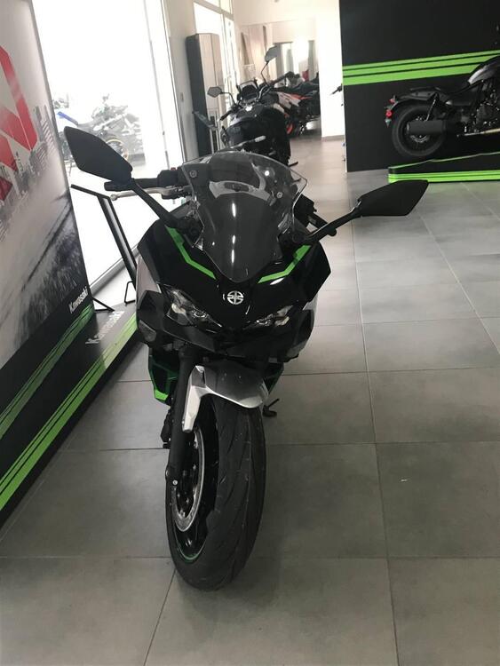 Kawasaki Ninja 7 Hybrid (2024) (2)