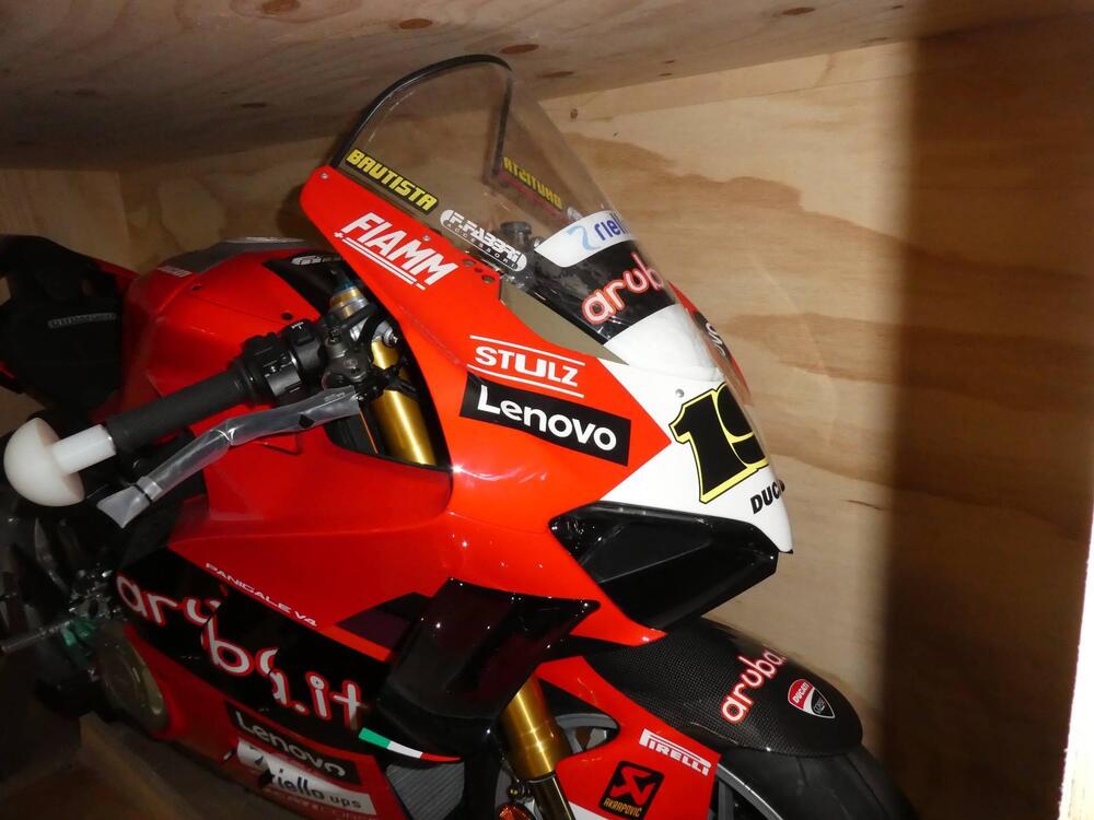 Ducati Panigale V4 Bautista 2022 World Champion Replica (2023) (2)