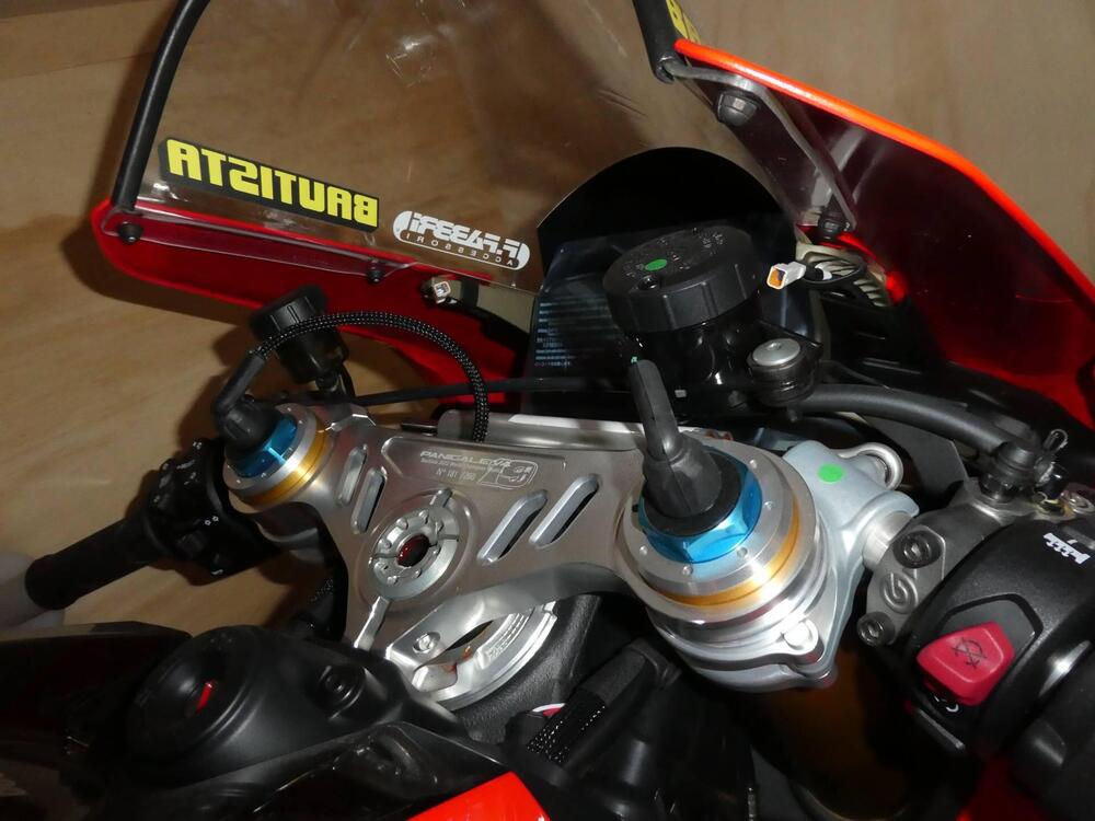 Ducati Panigale V4 Bautista 2022 World Champion Replica (2023) (4)