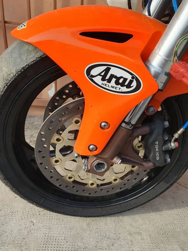 Honda CBR 1000 RR Fireblade (2004 - 05) (8)