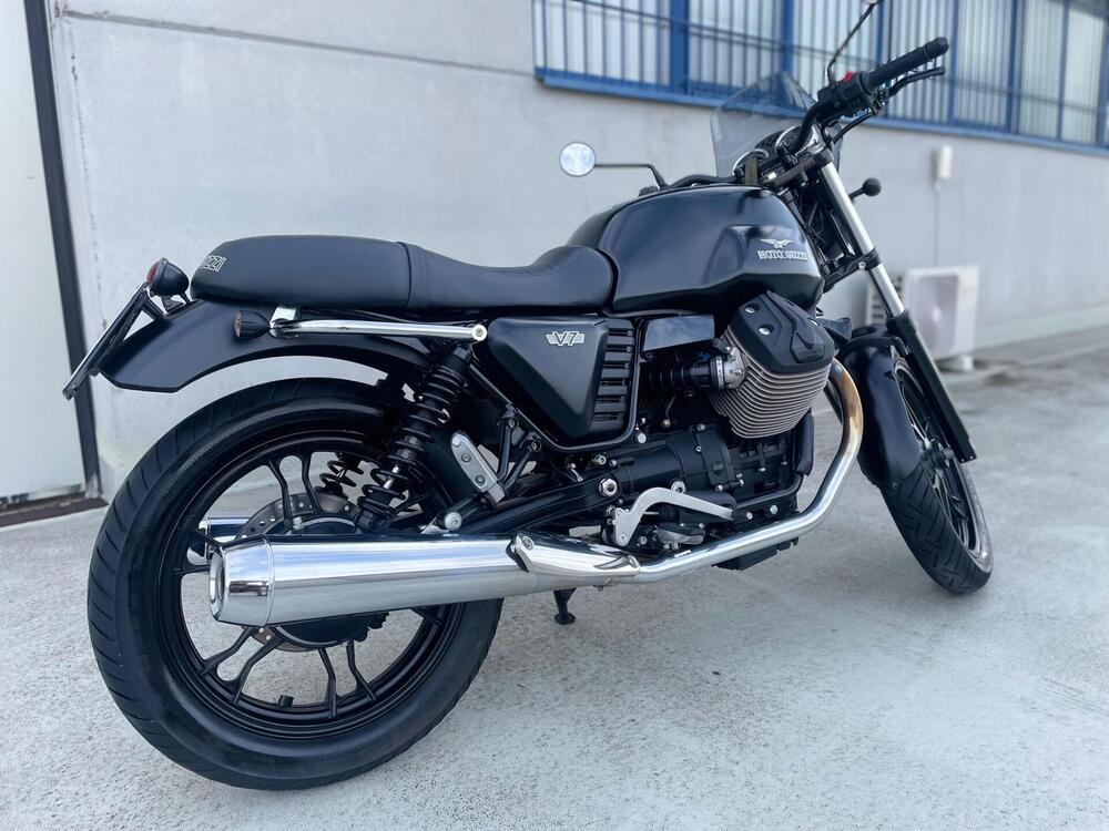 Moto Guzzi V7 Stone (2012 - 15) (2)