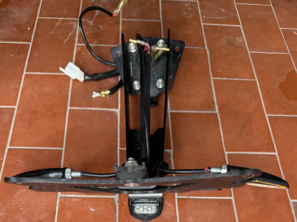 Kit Porta targa APRILIA RS 660 Rizoma (2)