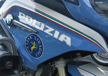 Napoli, 25enne in scooter sperona moto della Polizia: arrestato 