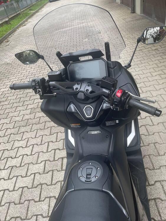 Yamaha T-Max 560 Tech Max (2022 - 24) (4)