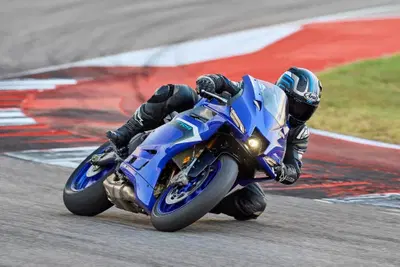 Nuova Yamaha R9: 119 cv, 195 kg, ciclistica dedicata. Ecco quando sar&agrave; disponibile [VIDEO e GALLERY]