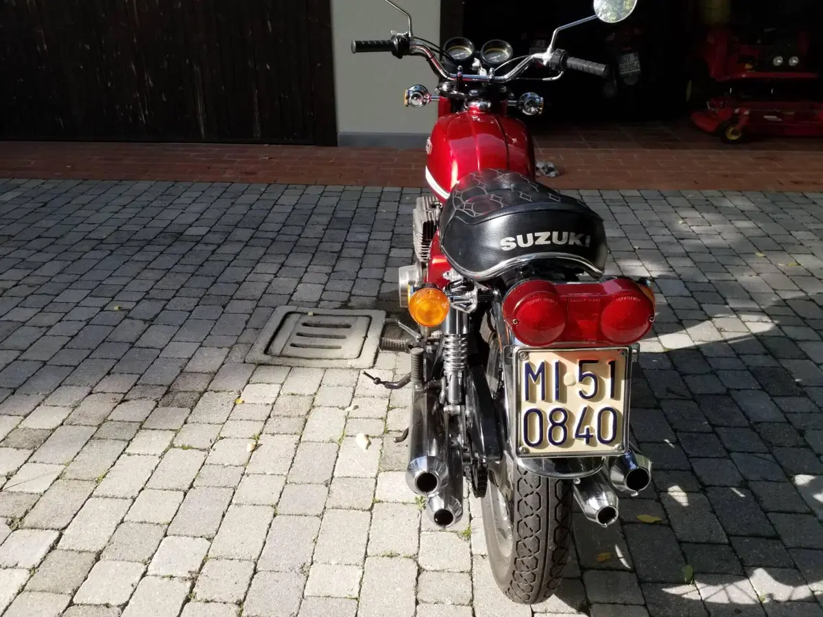 Suzuki GT 380 (4)