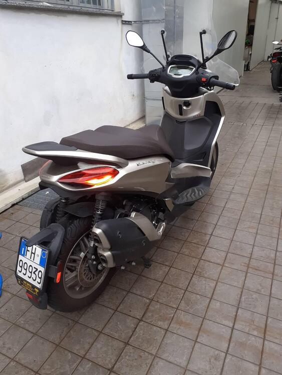 Piaggio Beverly 400 ABS-ASR (2021 - 24) (5)